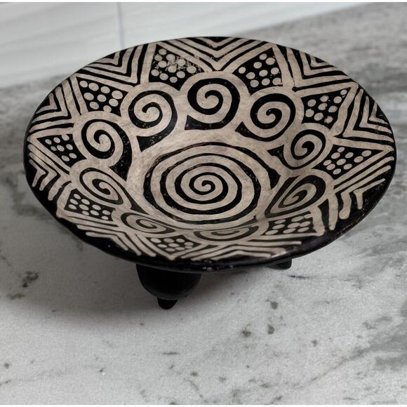 Early Native American (?) Hand Painted Tri-Footed Large Pottery Bowl - Picture 3 of 10